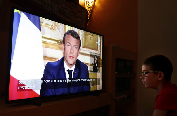 "Le Monde": Macron zmienił strategię walki z epidemią. Sprzeciwia się zamknięciu