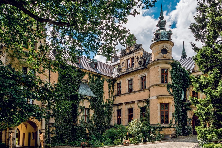 Kliczków. Dolnośląski kompleks odzyskał dawną świetność dzięki prywatnemu inwestorowi. Dziś mieści się tu elegancki hotel.