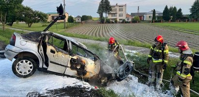 Groza pod Zamościem! Opel sunął dachem po jezdni, a po eksplozji stanął w płomieniach. Wszystko przez alkohol...