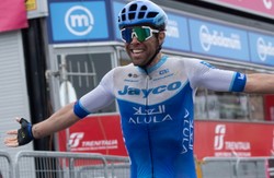 Matthews wygrał trzeci etap Giro d'Italia, Evenepoel wciąż liderem