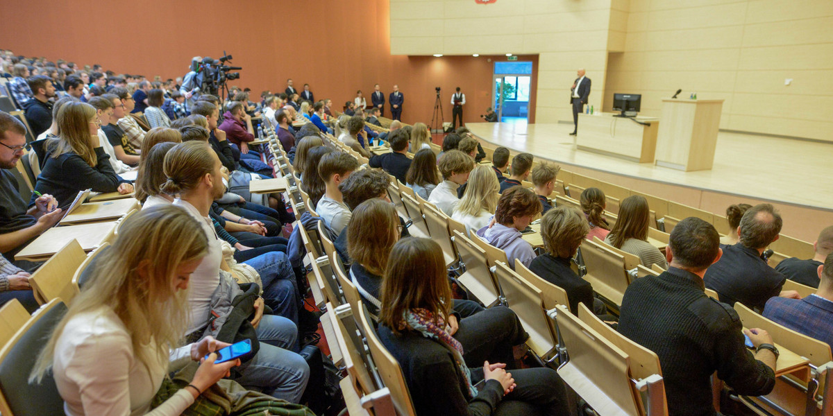 Studenci Uniwersytetu Łódzkiego podczas wykładu.