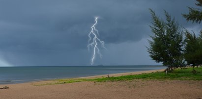 Polak rażony piorunem na plaży! Jest w krytycznym stanie