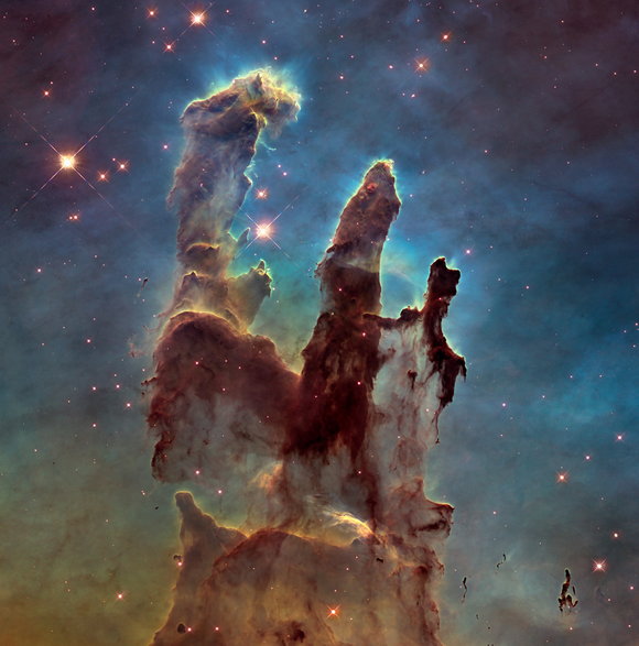 Zdjęcie „Filarów stworzenia” wykonane przez Teleskop Kosmiczny Hubble’a w 2015 roku.