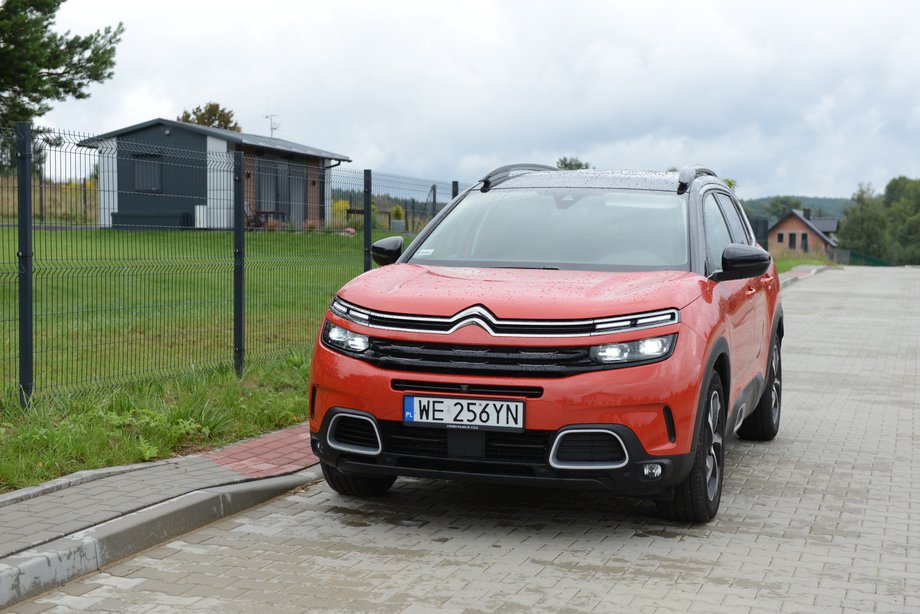 Citroen C5 Aircross zyskał charakterystyczną "twarz" aut tej marki. Wygląda bardzo dobrze.