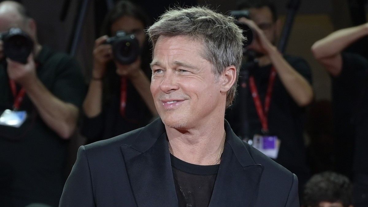 Emlékszik még? Így nézett ki Brad Pitt 23 évesen a Dallasban: az akkori barátnőjét is lekapták – fotók