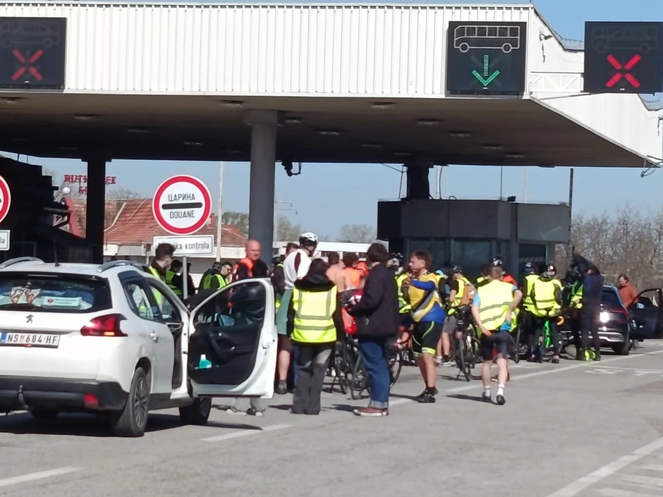 Studenti na Kelebiji