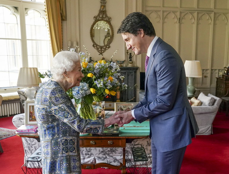 Premier Kanady Justin Trudeau na audiencji u królowej Elżbiety II w marcu 2022 r.