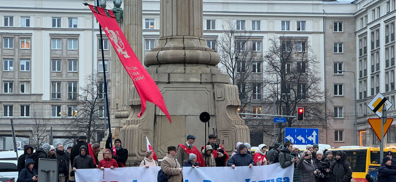 Protest przed "bluźnierczą" knajpą. Katolicy bronią Maryi, a do restauracji ustawia się kolejka [RELACJA]