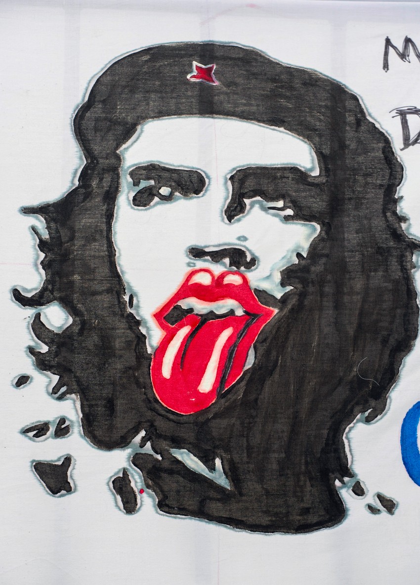 Dolazak Stounsa simbolički označava samo prelazak iz jednog totalitarizma u drugi