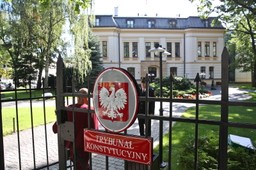 Wchodzi w życie nowa ustawa o TK. Rząd nie uwzględni wyroku