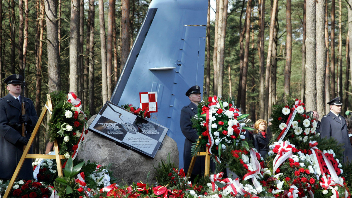 Przed katastrofą smoleńską, to była jedna z największych i najtragiczniejszych katastrof lotniczych w powojennej Polsce. Dziś mija pięć lat od katastrofy samolotu wojskowego CASA, w którym zginęło 20 osób, w tym najwyżsi rangą dowódcy polskiego lotnictwa.