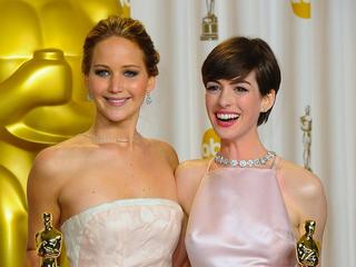Jennifer Lawrence i Anne Hathaway, laureatki Oscarów 2013 za najlepsze role kobiece