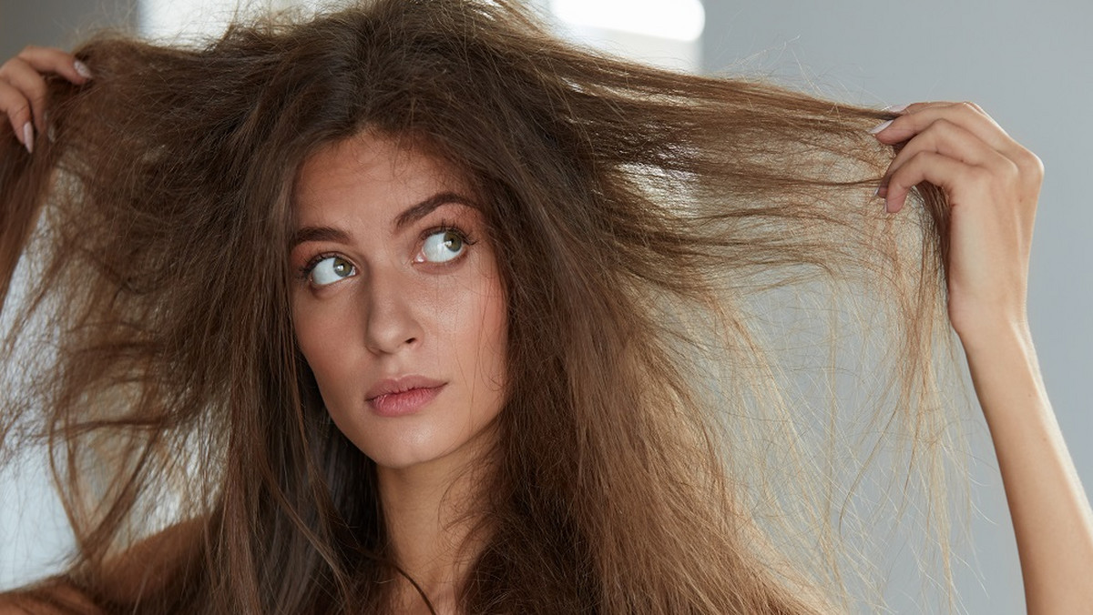 Co zrobić, aby włosy się nie elektryzowały? Te proste triki działają