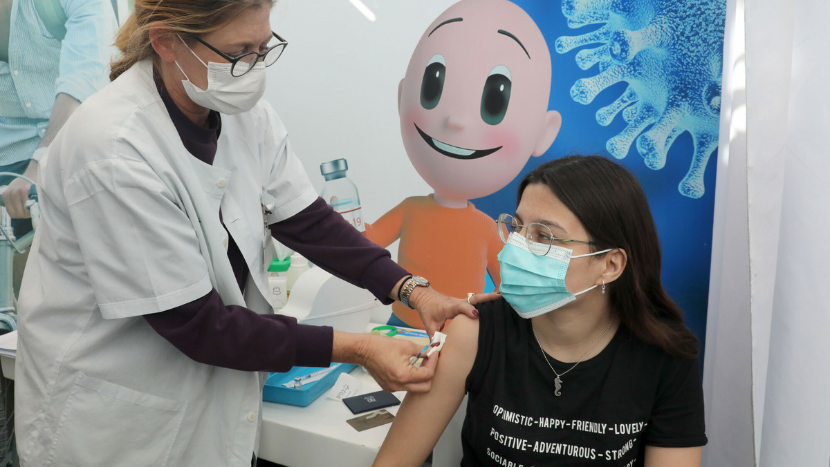 Izrael: rozpoczęto szczepienie młodzieży w wieku 16-18 lat