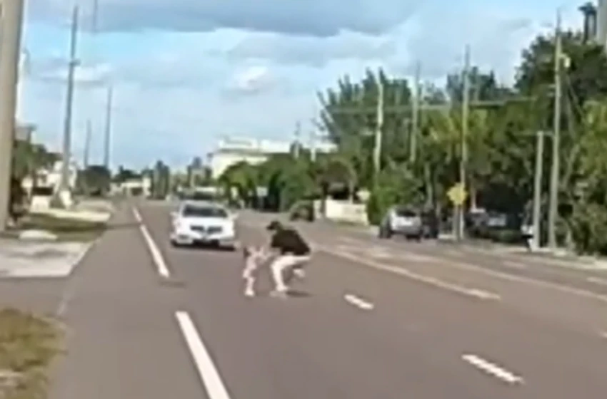 Muškarac spasio dve devojčice na ulici