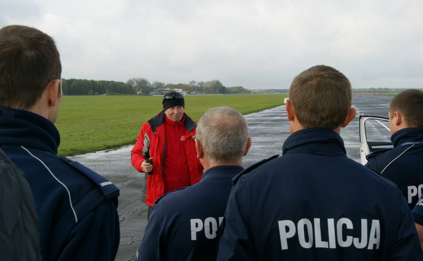 Policjanci ćwiczyli na torze