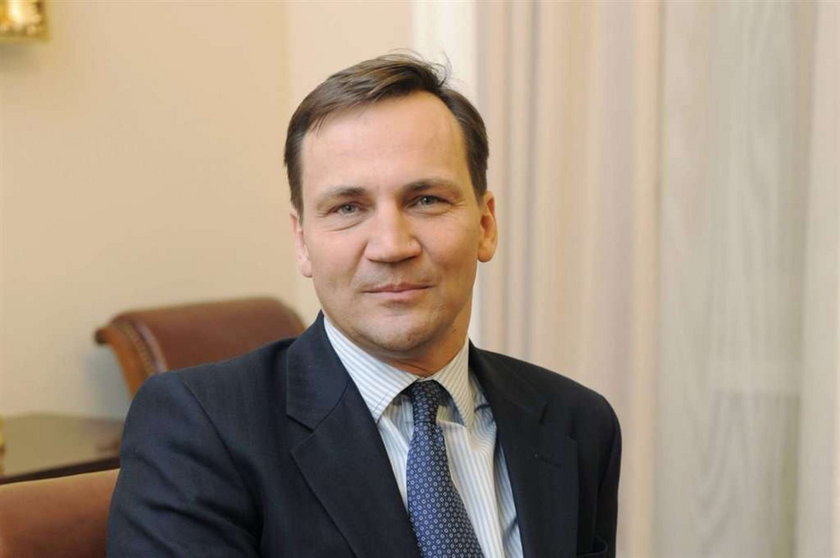 Sikorski rozda bony za 2 000 000 