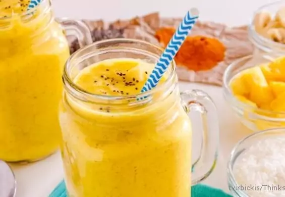 Smoothie z ananasem, bananem i kokosem