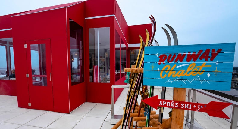 TWA Hotel has debuted a ski-themed rooftop bar for the winter season.