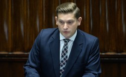 Wiceszef MON ostro o Francuzach: Ci ludzie uczyli się od nas jeść widelcem