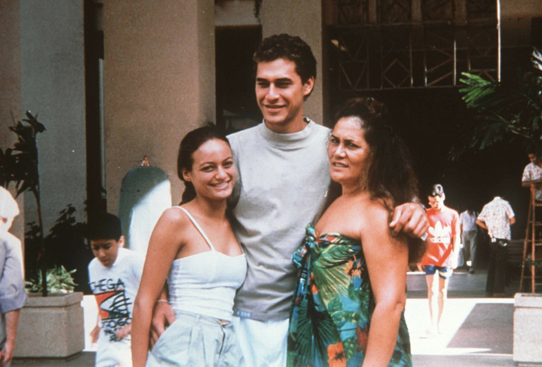 Cheyenne Brando, Dag Drollet i jego matka w 1989 r.