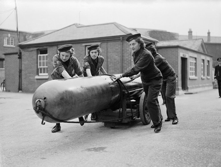 Women's Royal Naval Service - popularnie Wrens, czyli strzyżyki, spolszczone jako wrenki