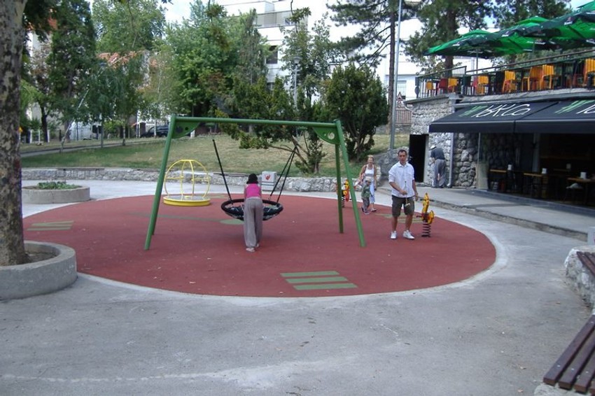 Novo igralište u Neimarskom parku na mestu gde je nekad bio centralni plato