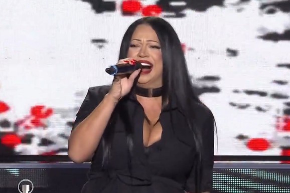 IVANA ŠALIPUR LOLA JE POBEDNICA ŽIRIJA "NIKAD NIJE KASNO" Vatrena crnka u suzama: Dobila prestižnu nagradu