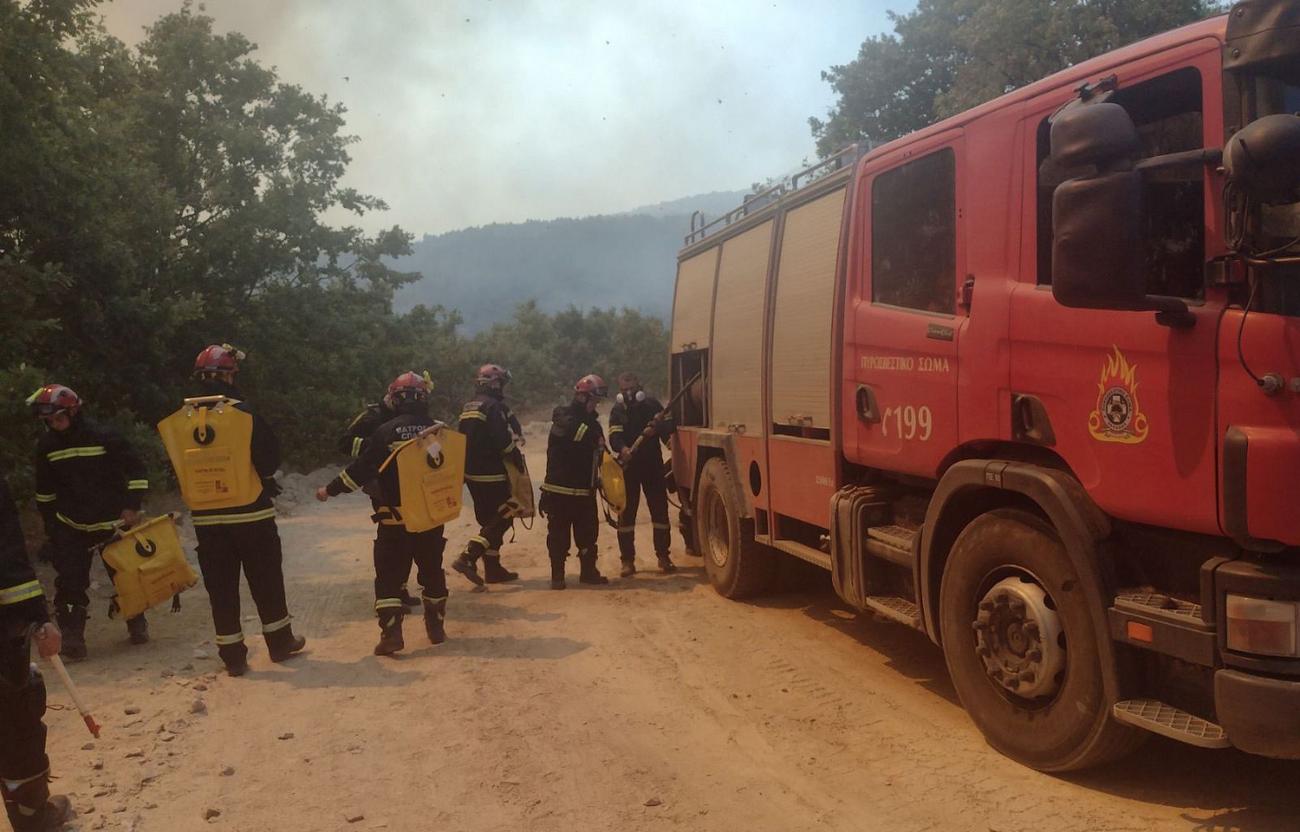 30 serbische Feuerwehrleute haben den Brand in Provatonas, Griechenland, erfolgreich gelöscht