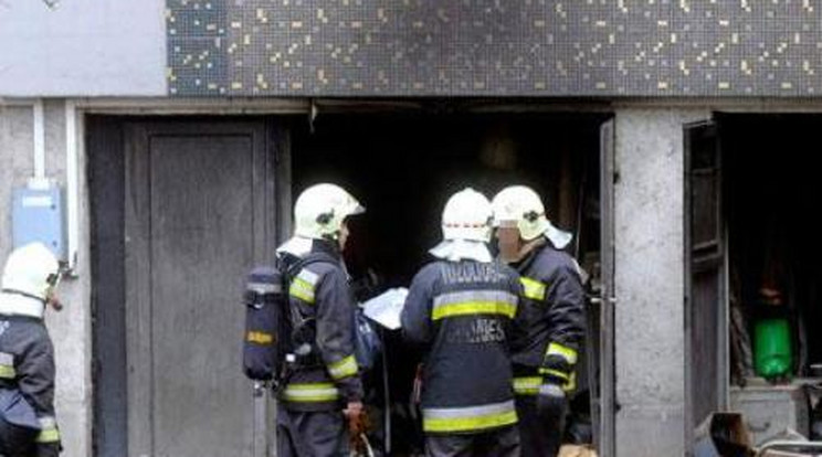Eloltották a lángokat a budapesti irodaházban!