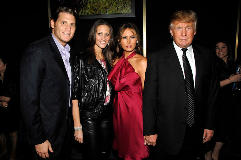 Stephanie Winston Wolkoff z mężem i Melania z Donaldem Trumpem
