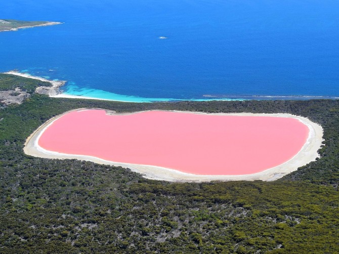 Jezero Hilijer u Australiji jedno je od najvećih čuda prirode zahvaljujući neobičnoj boji vode