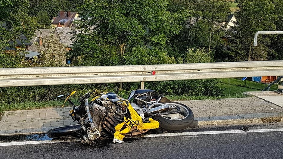 Zakopianka całkowicie zablokowana. Zderzenie auta z motocyklem