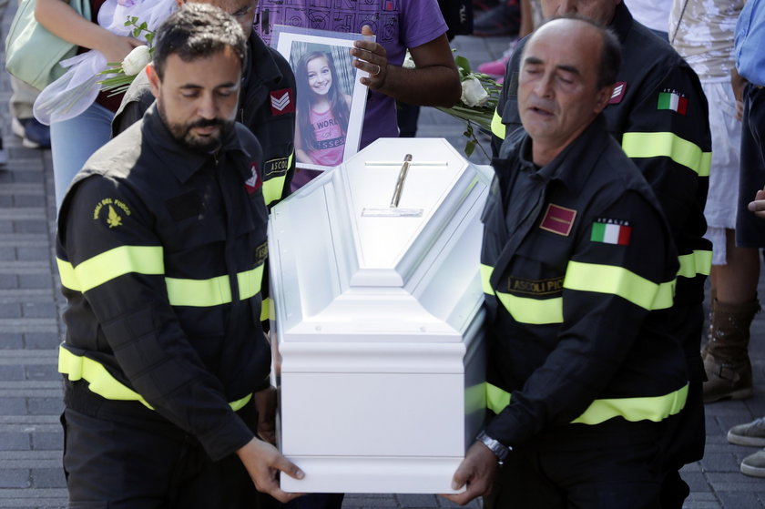 Włosi pożegnali ofiary trzęsienia. Wzruszający list strażaka