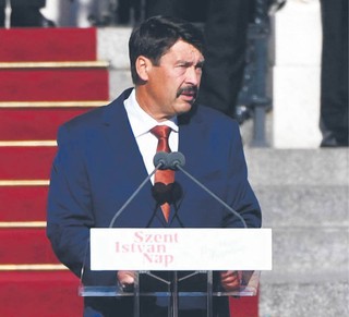 Polityka Węgier: Ukrainie świeczkę i Rosji ogarek