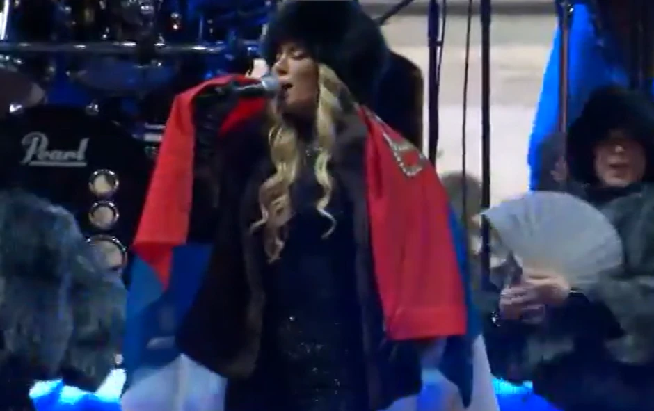 Tea Tairović sa srpskom zastavom na dočeku Pravoslavne Nove godine