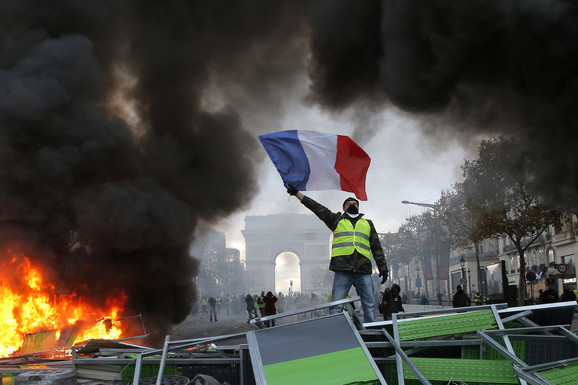Zbog masovnih prosvjeda odgođeno nekoliko utakmica francuskog prvenstva Ww6k9lMaHR0cDovL29jZG4uZXUvaW1hZ2VzL3B1bHNjbXMvWmpNN01EQV8vODc3Y2U5MTk4NjYwMTA0ZTM5NTBkOGRiZmNhZTdkODAuanBlZ5GTAs0CQgCBoTAB