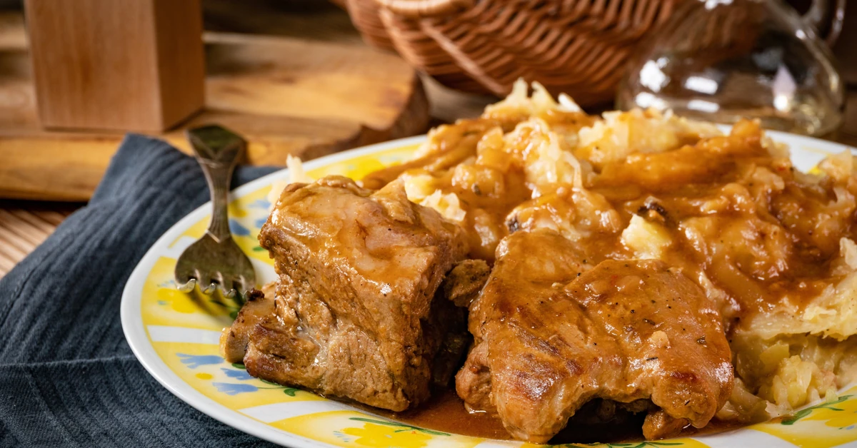 Pyszny obiad na sobotę. Podajemy przepis, Ty gotujesz. Mięciutkie żeberka po staropolsku