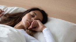 Poduszka do spania - rodzaje, wypełnienia poduszek. Jak wybrać poduszkę do spania i kiedy ją wymienić?