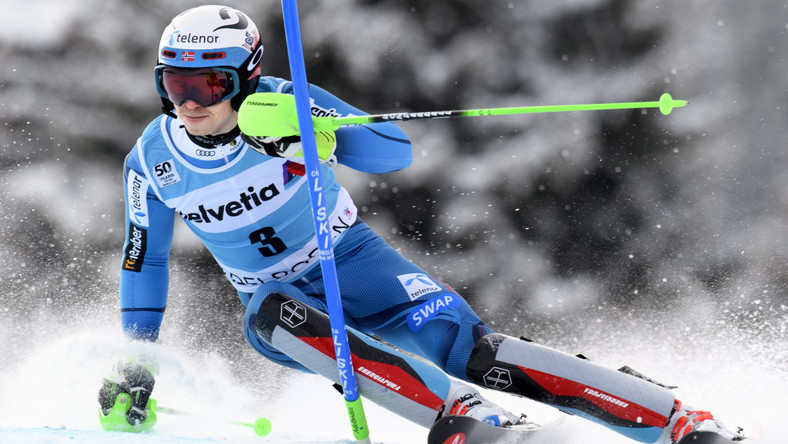 Norweg Henrik Kristoffersen odniósł 13. zwycięstwo w karierze w alpejskim Pucharze Świata. W niedzielę w szwajcarskim Adelboden zdeklasował rywali w slalomie. O prawie dwie sekundy wyprzedził Włocha Manfreda Moelgga.