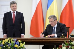 Prezydent Komorowski podpisał ratyfikację umowy stowarzyszeniowej UE z Ukrainą