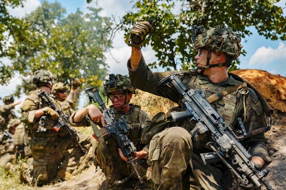 RAĐA SE "EVROPSKI NATO"  Ubrzano se radi na "planu B" ukoliko Amerika izađe iz Alijanse, ključna EU država konačno rekla "DA"