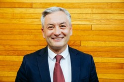 Biedroń pierwszym Polakiem na stanowisku szefa Komisji Praw Kobiet w PE