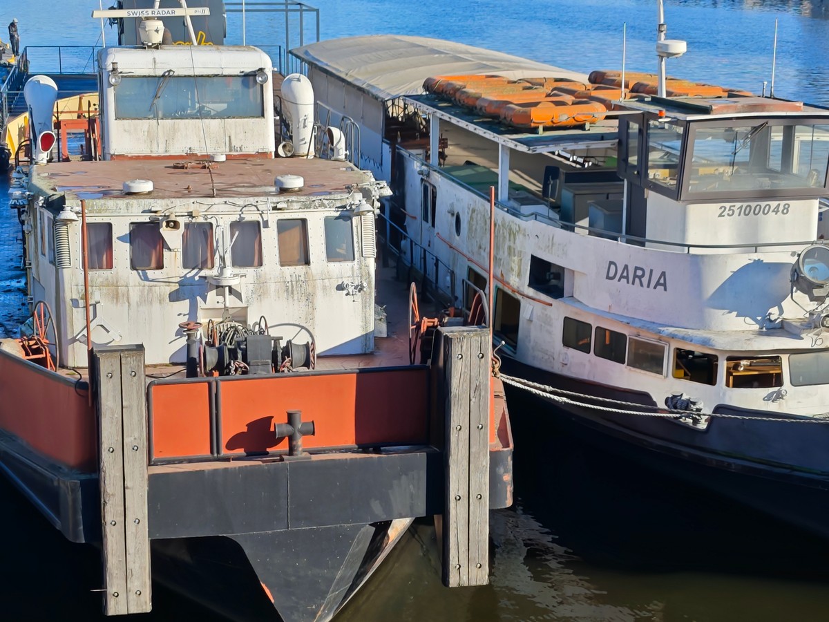 Wraki statków od lat szpecą Szczecin. Ale nikt nie potrafi z tym nic zrobić