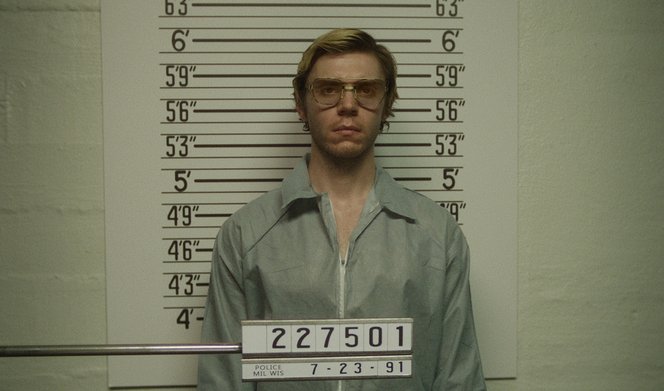 Evan Peters jako Jeffrey Dahmer w nowym serialu Netflixa 