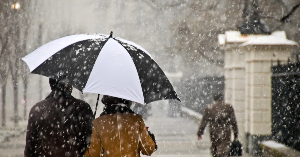 IMGW bije na alarm. Śnieg, lód i ulewy uderzą w Polskę. Gdzie spadnie deszcz i śnieg?