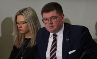 Powrót ósmoklasistów i maturzystów do szkół. 'Bardzo realne'