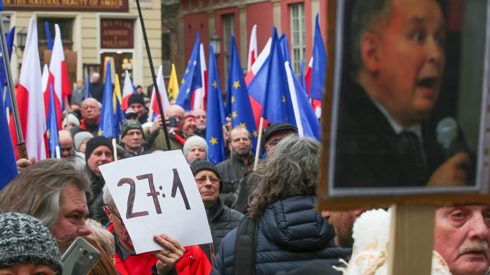 Tusk wpadnie do Polski jak król? PiS go ściąga, a Polacy szykują powitanie