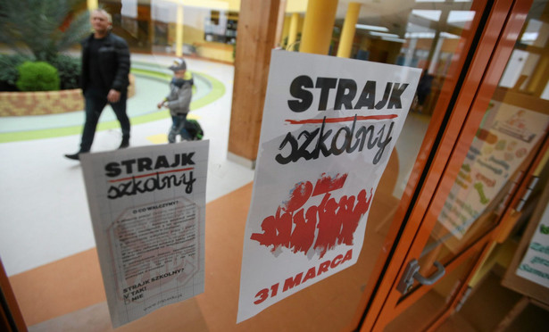 Szkoły bez lekcji, flagi, plakaty. W całej Polsce strajk nauczycieli