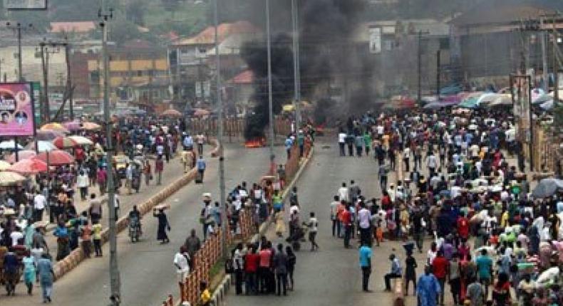 Ondo university shut as protests trail death of 8 students in accident. [Twitter/@schooltrendz]